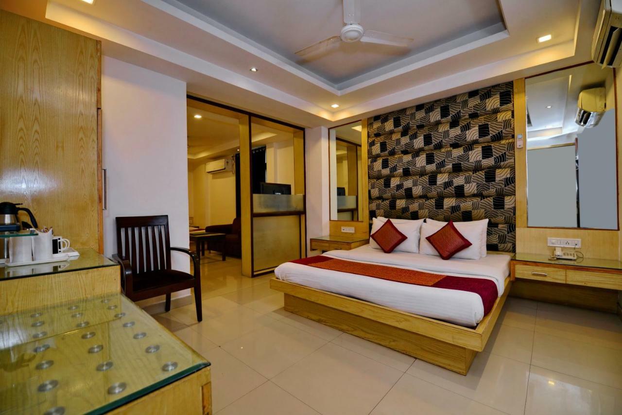 ניו דלהי Hotel Krishna Deluxe-By Rcg Hotels מראה חיצוני תמונה